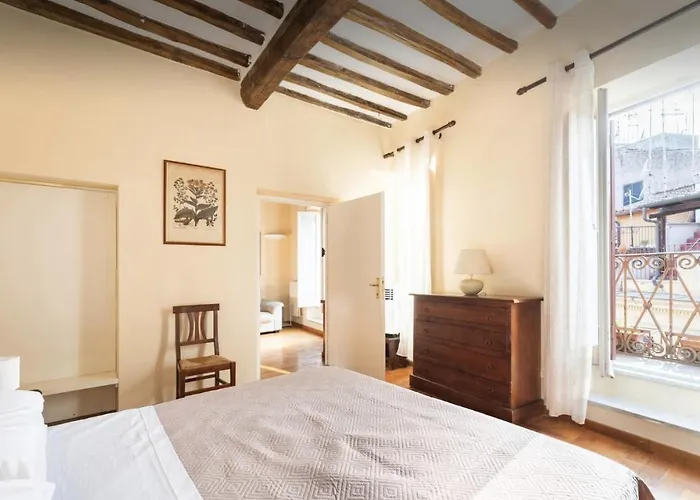 Piazza Navona Center House
