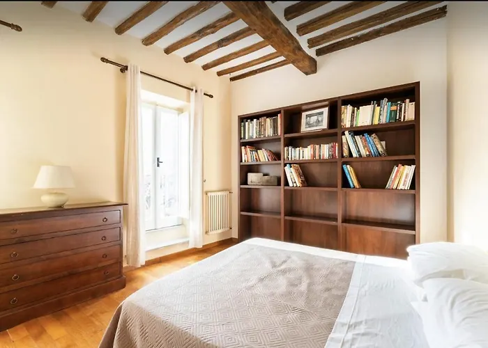 Piazza Navona Center House